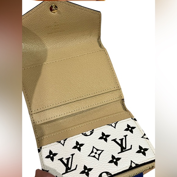 Louis Vuitton Limited Edition - Zoe Trifold Compact Wallet. Excellent w/COA - Picture 3 of 5